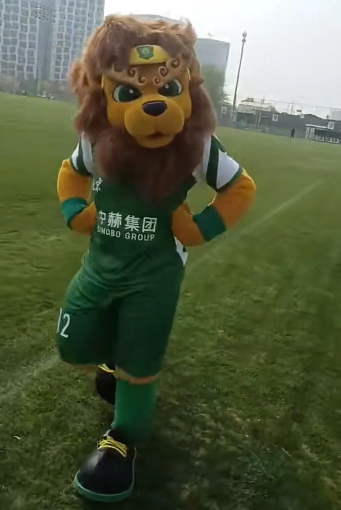 Kinqee Custom Walking Lion Mascot Costume Inflatable Advertising Doll Suit for Adult Promotional Events