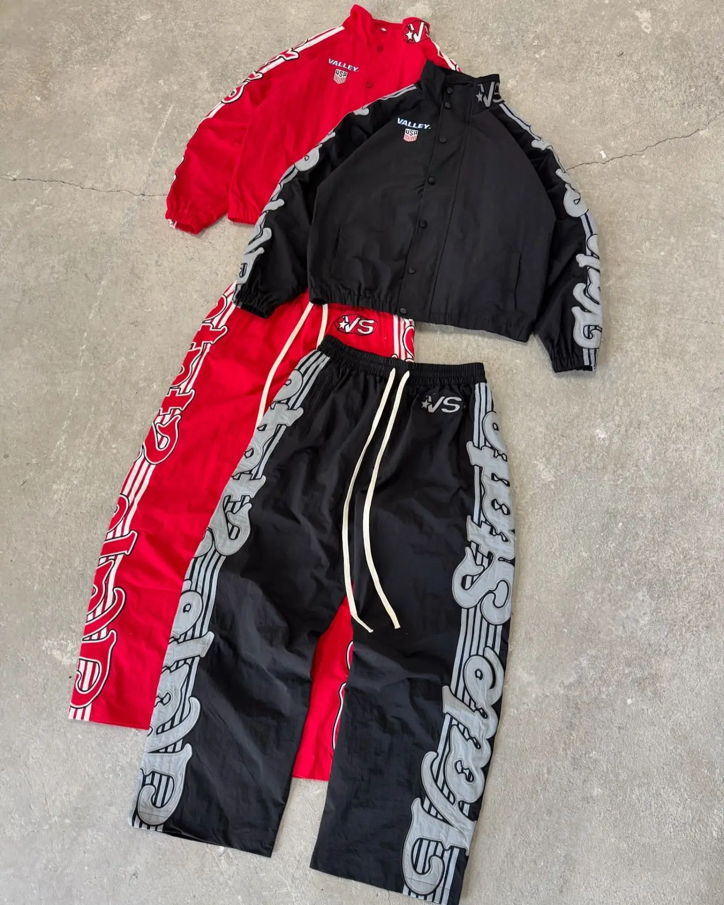 Salati Custom Embroidery Oversized Nylon Polyester Jogger Wind Breaker Jacket and Pant Sets Men's Windbreaker Tracksuit gallery 7