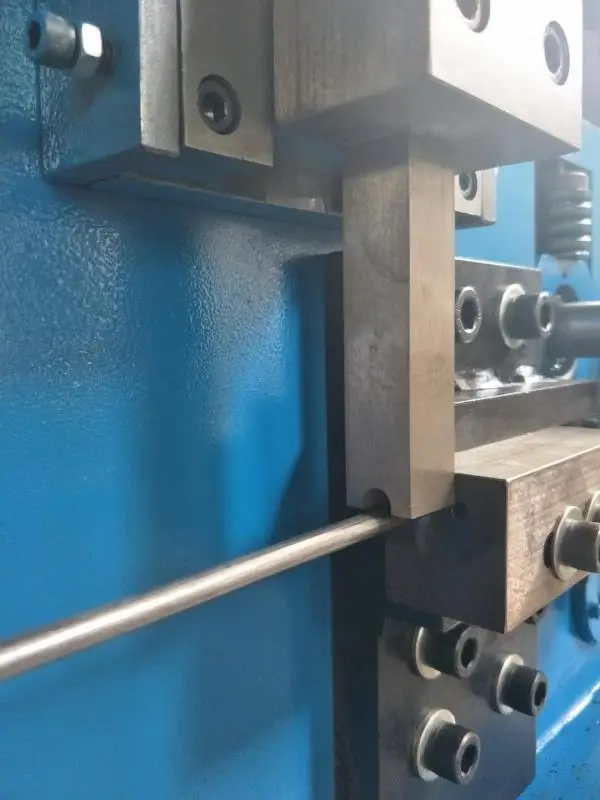 QIPANG Steel Wire Cutting PLC Control System Hydraulics Driving Straightening and Cutting Machine with Wire Straightening Roller
