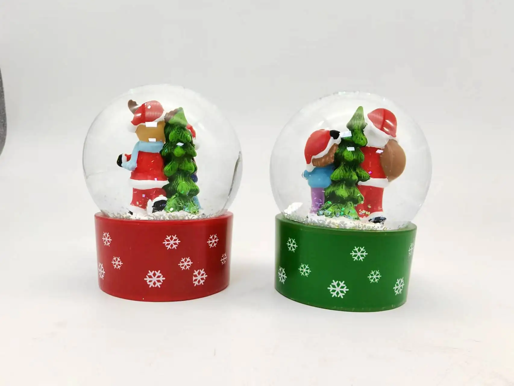 Factory Direct Sell Green Base Water Globe Christmas Water Transparent Glass Ball With Resin Xmas Figurine Inside Creative Gift factory