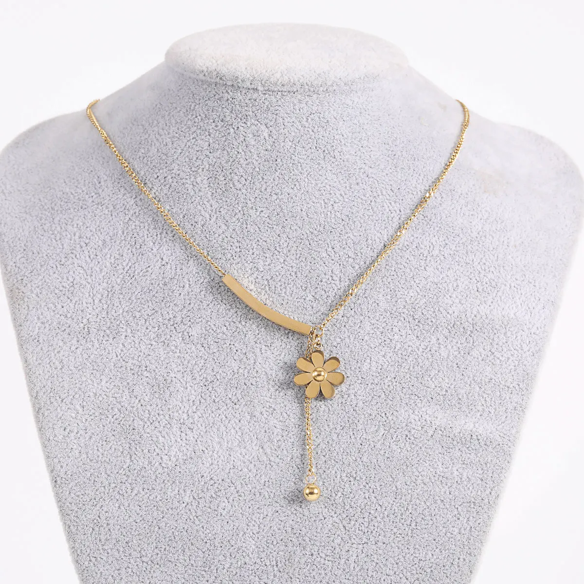 Collier Pendentif Rose Fleur En Titane Et Acier Inoxydable – Or Rose