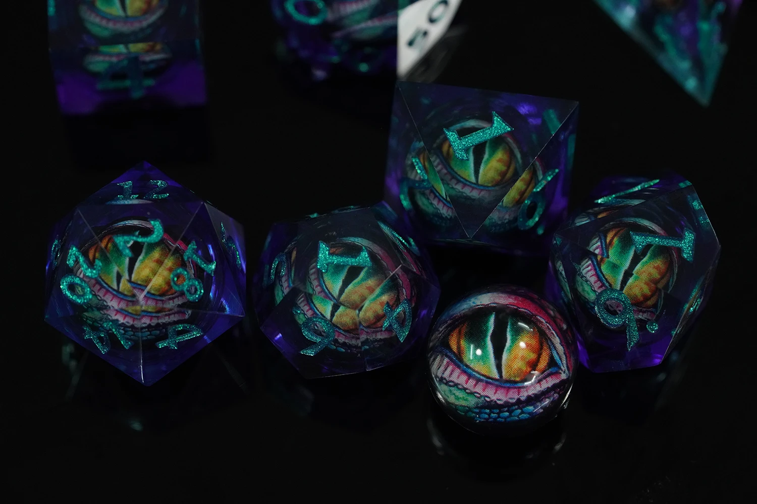Yushun Custom DND Dice Set Blue Resin Dice with Flash Dust Number for Board Game supplier