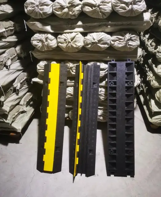 Outdoor and Indoor  Rubber Cable Cover Ramp 2Channel Cable Bridges Cable Ramp Protector supplier