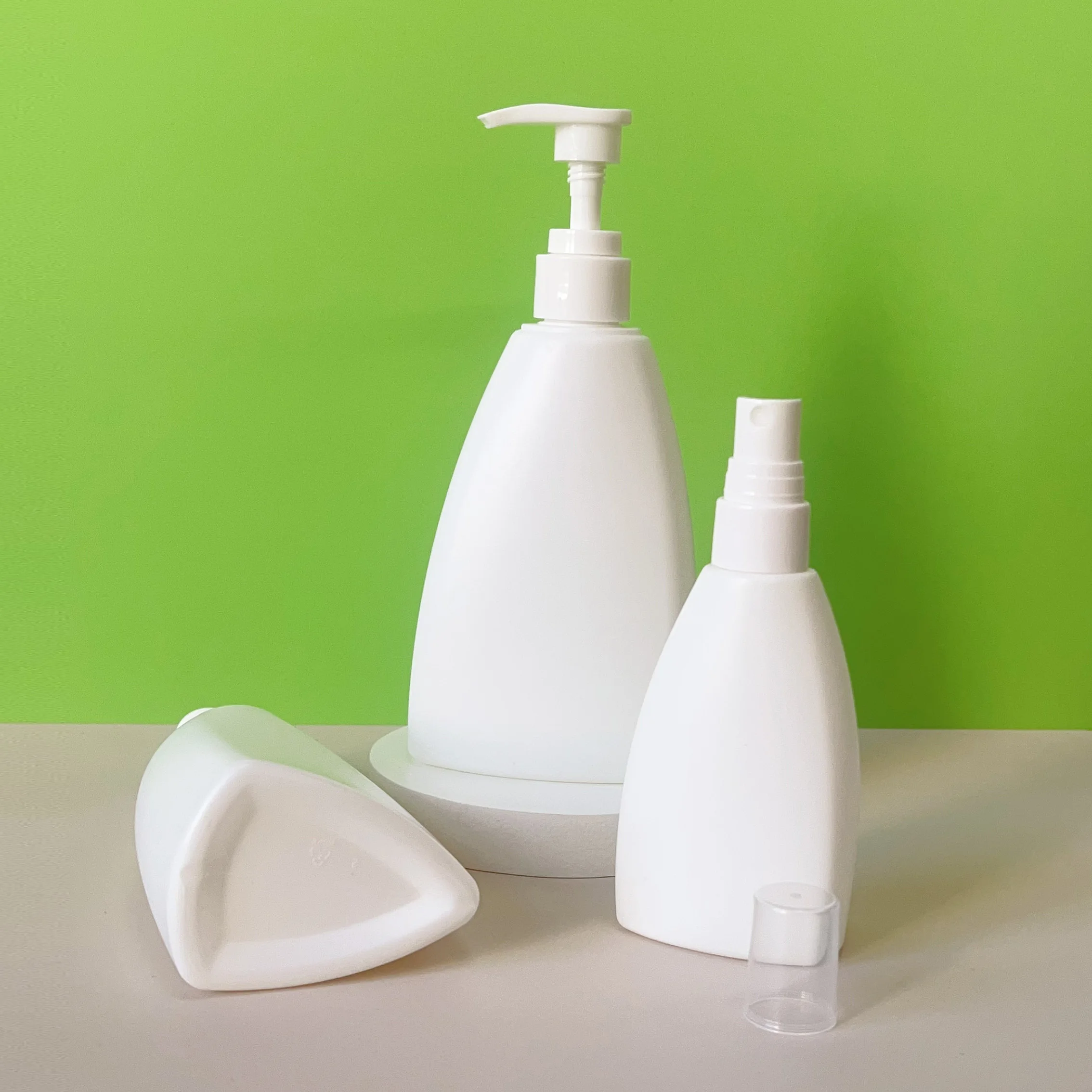 100ml 200ml 300ml Hdpe Unique Triangular Plastic Bottle Cosmetic Shampoo Cosmetic Plastic Bottle