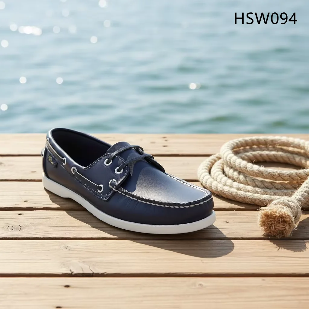 HY, Zapatos náuticos para bebés en tono azul lavado, disponibles en tallas 27–47, ideales para viajes festivos; muy populares en España como calzado diario para desplazamientos urbanos y como calzado moderno para conductores, modelo HSW094