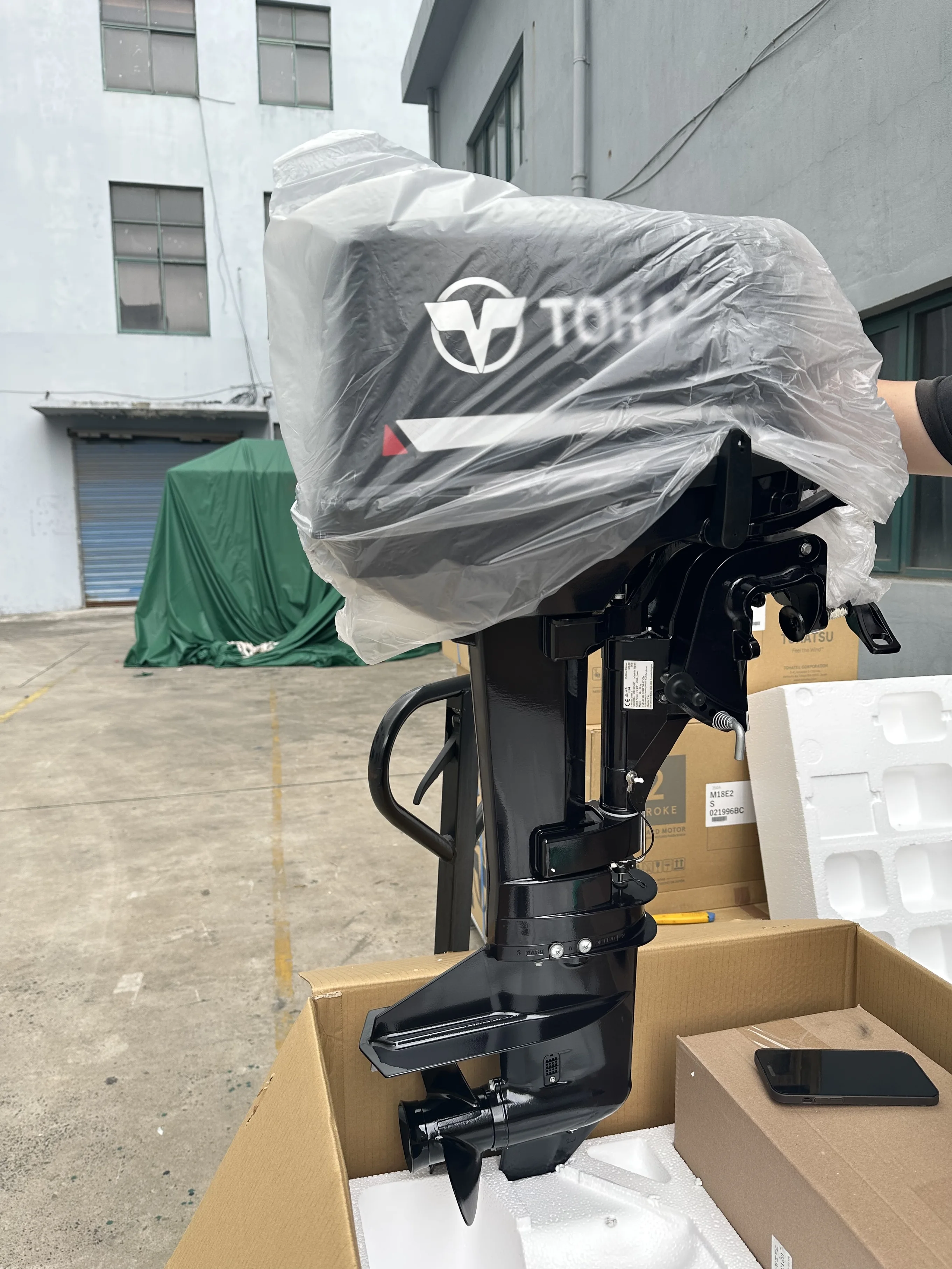 トーハツ M18E2 350A 船外機 18馬力 ガソリン 2ストローク TOHATSU 25L 燃料タンク スタンド付き 屯田店 老根船外機 2ストローク 18馬力 トーハツM18E2互換 船外機 ショート