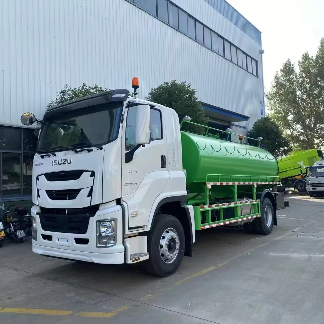 Caminhão Tanque ISUZU GIGA 4x2, Capacidade de 12000 Litros, Combustível Diesel, Veículo de Sucção de Esgoto com Sistema a Vácuo, Transmissão Manual