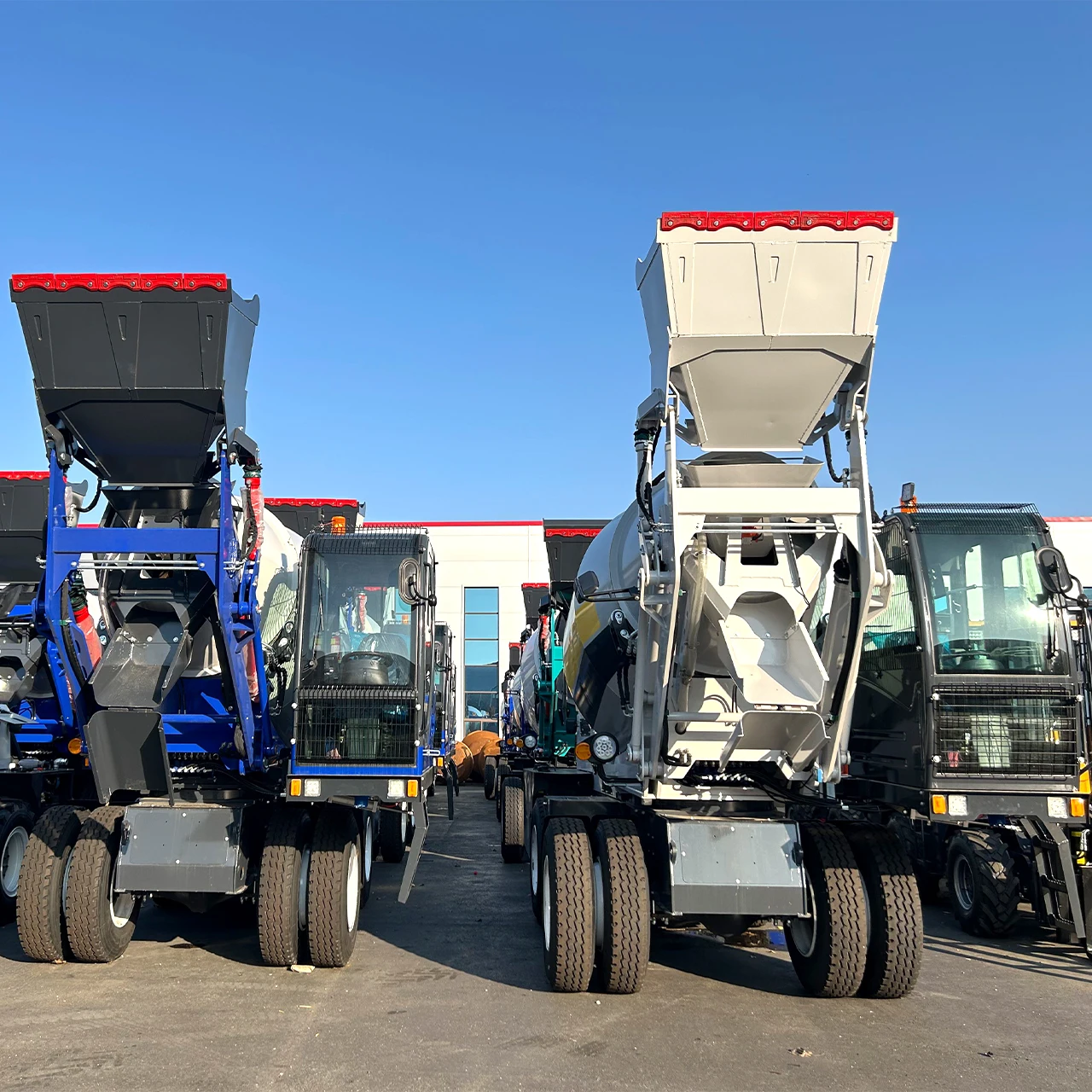 2.0 M3 3m3  4m3 4X4 Diesel Self Loading Concrete Mixer Propelled Small Concrete Mobile Concrete Mixer Truck for Sale