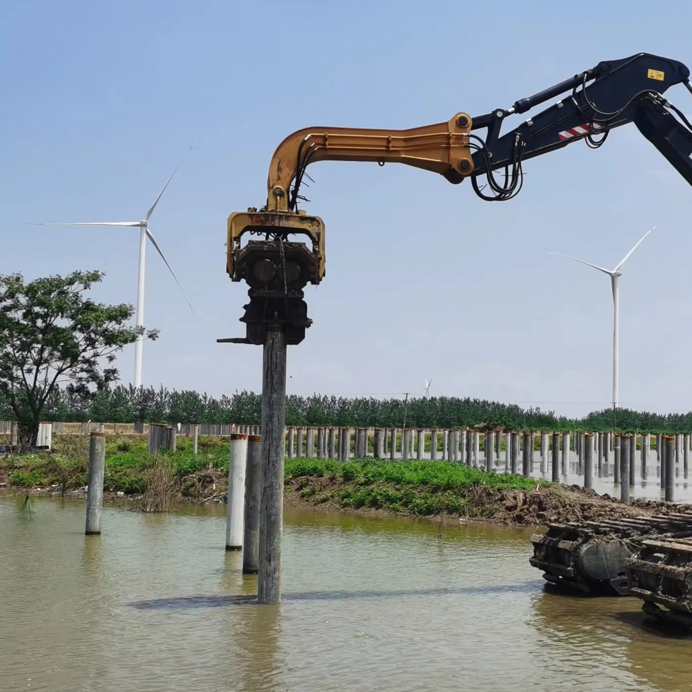 Martillo vibratorio montado en excavadora fácil de operar para hincado de tablestacas