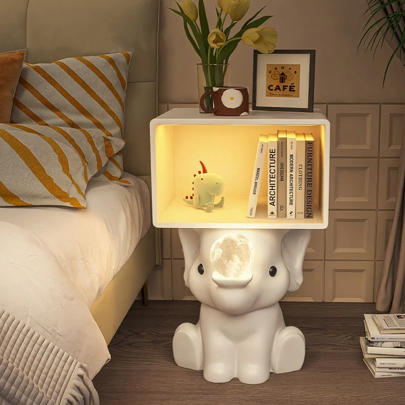 слон на прикроватной тумбе в спальне неправильно