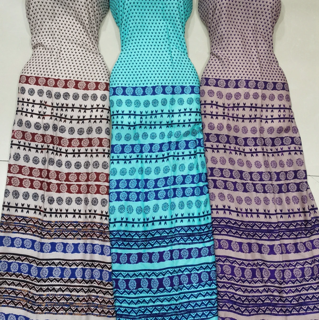 Оптовая продажа Высококачественная 100% искусственная ткань для одежды с принтом весны и лета 2023