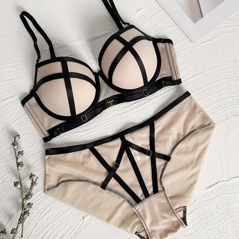 工厂热卖女性性感内衣俯卧撑内衣胸罩女孩性感胸罩和三角裤套装