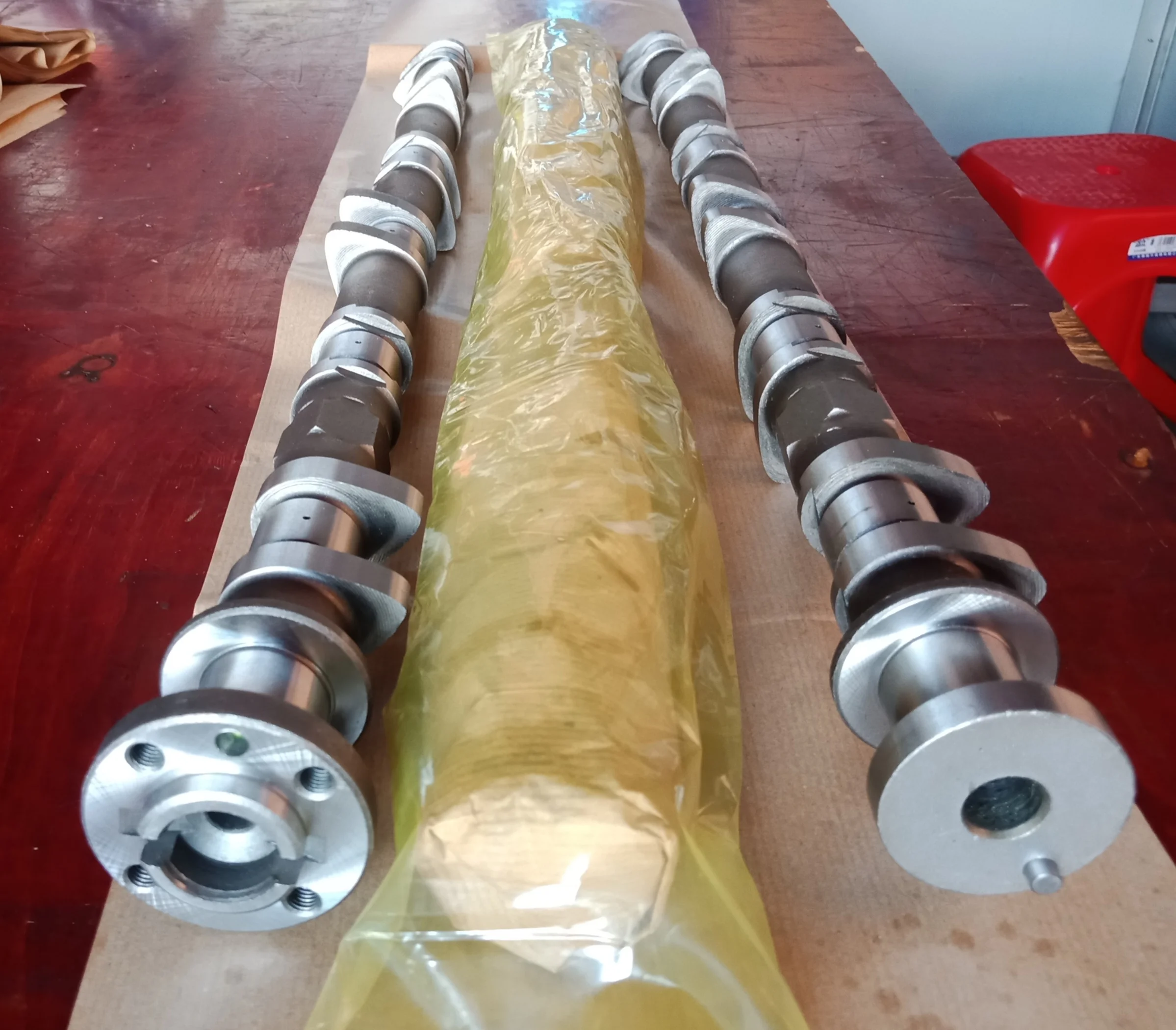 Factory Direct Manufacturing High Performance Forged Steel Auto Race Spare Parts for Nissan TB48 Engine Camshaft
