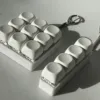 4 teclas blancas