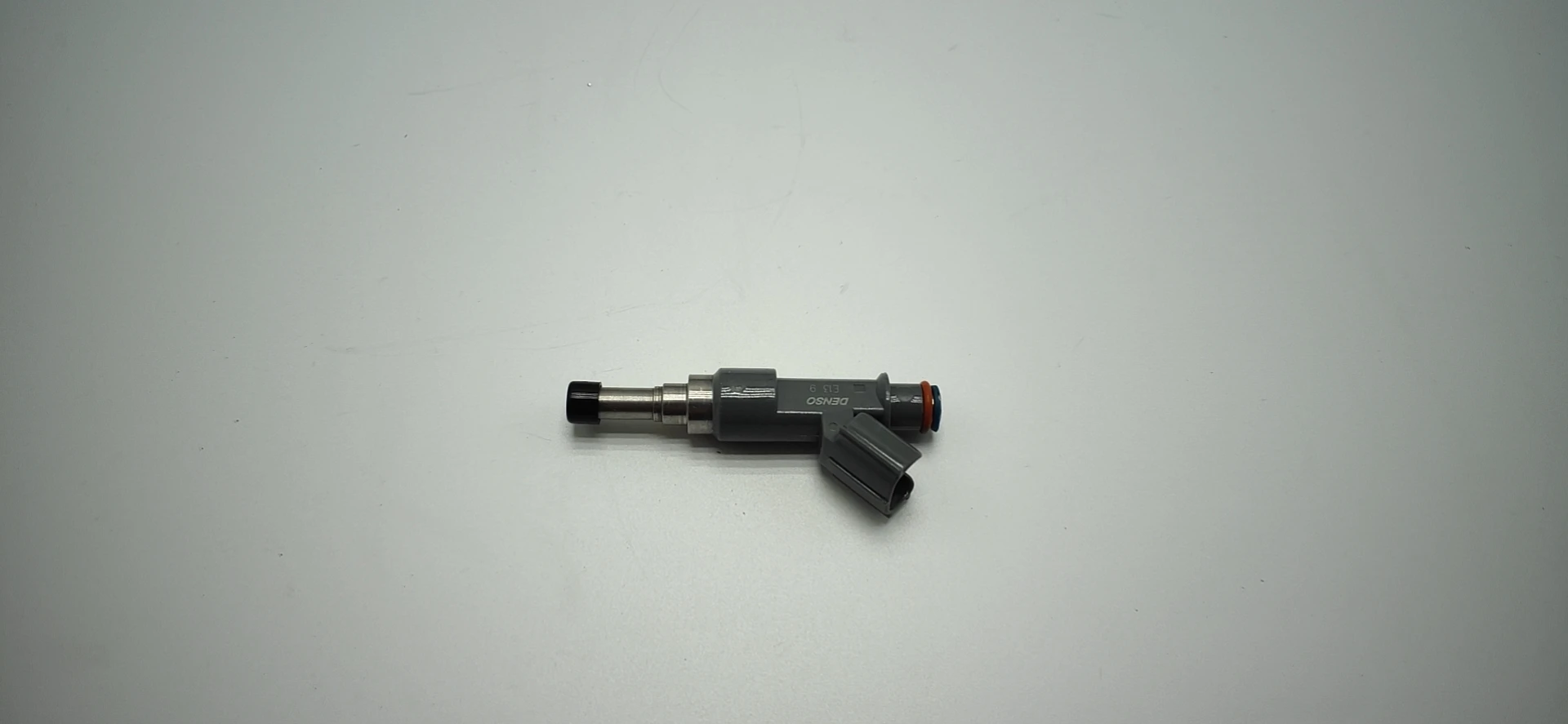 High-quality Fuel Injector 23209-39165 for Toyota LAND CRUISER URJ202