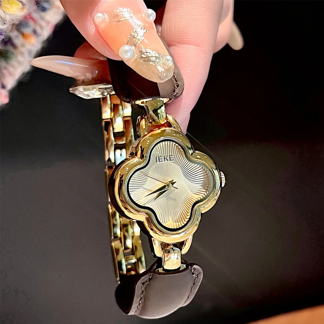 Vintage Four-leaf Clover Genuine Leather Bracelet Watch  display picture 1
