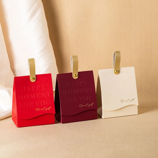 Creative Chinese Style Wedding Candy Box Portable Gift Paper Bag with Matt Lamination Stamping for Candies Candles Free Sample
