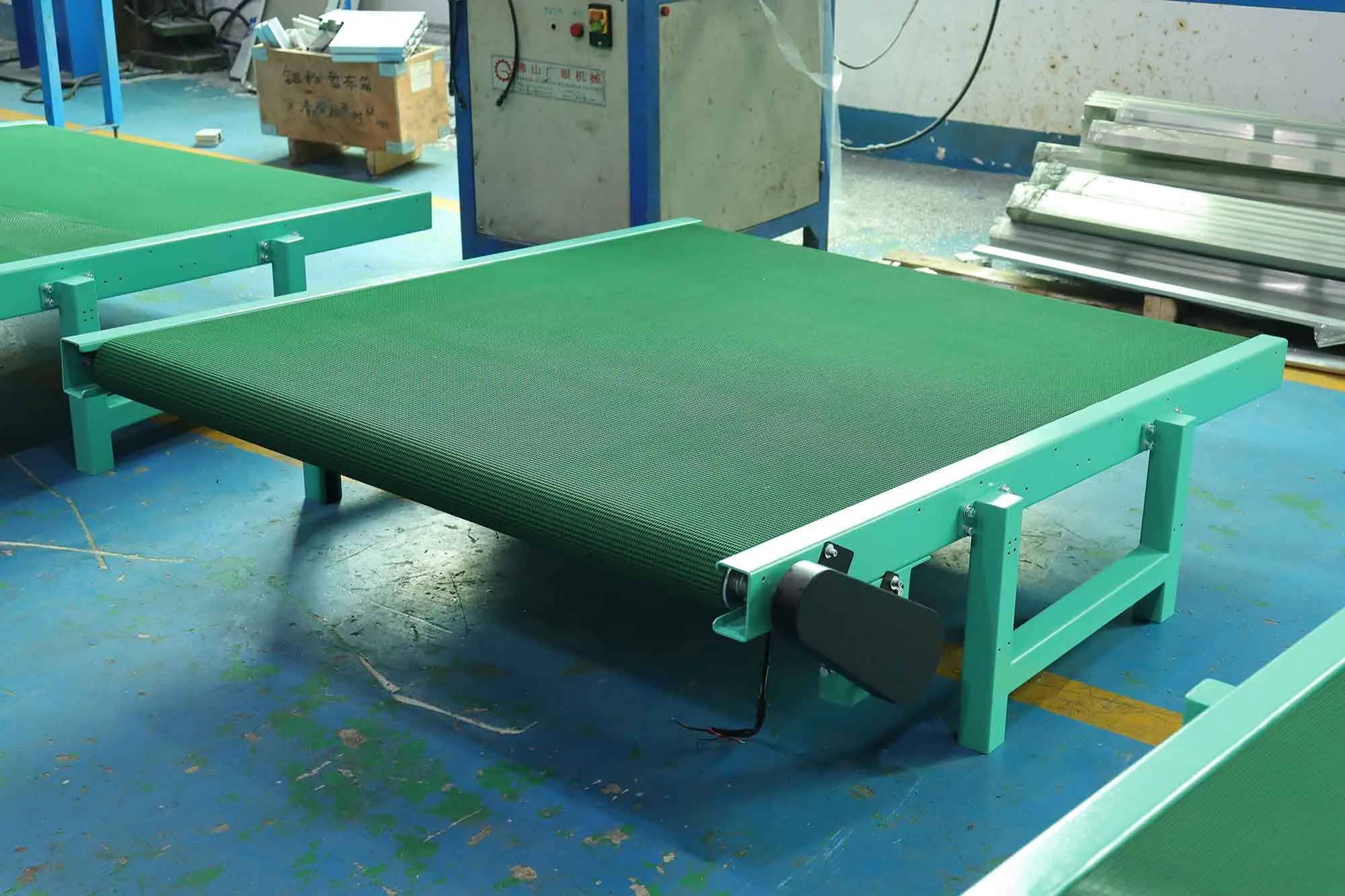 A super large curved belt conveyor suitable for sheet metal conveying produced in Foshan, China factory