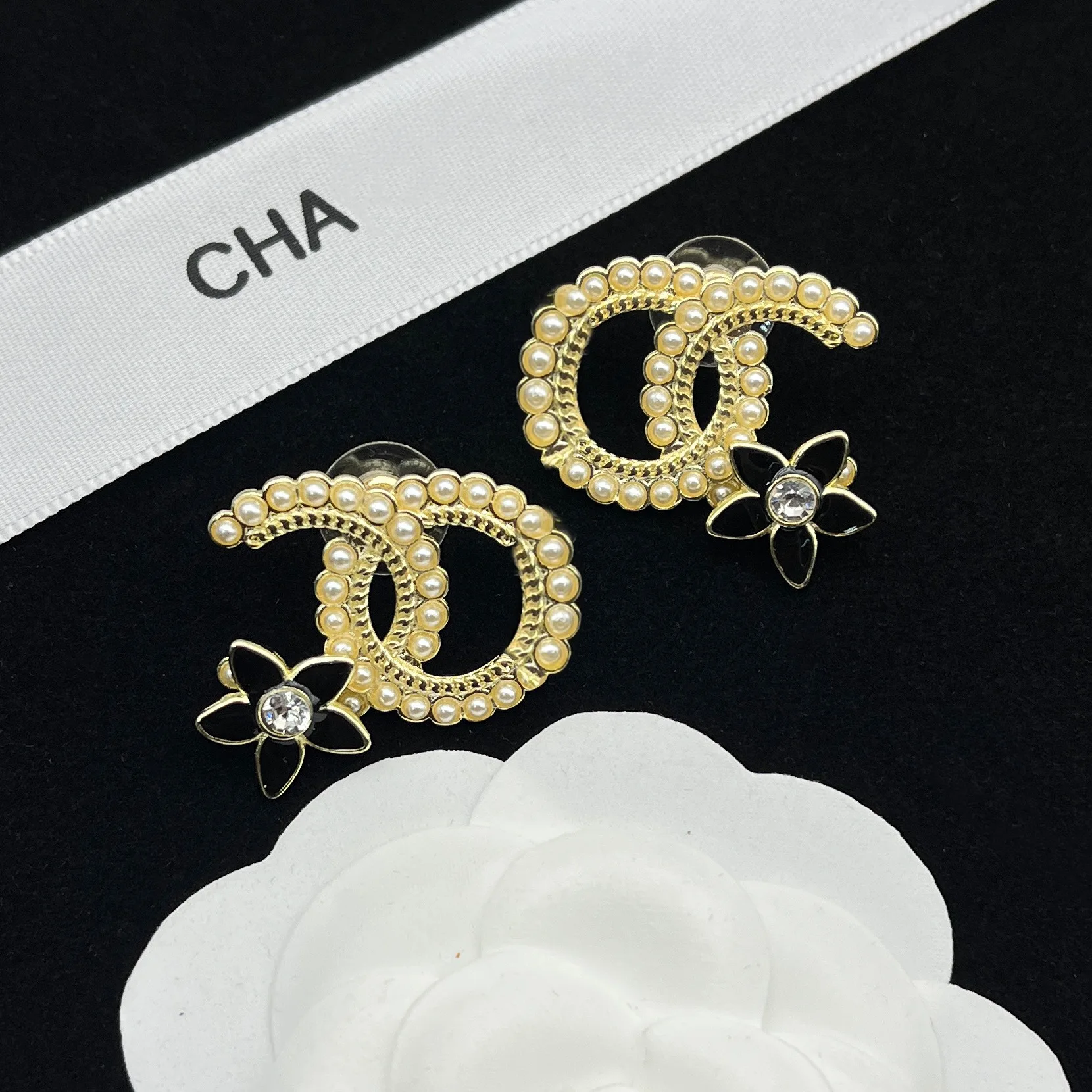 FF GOLD EARRINGS