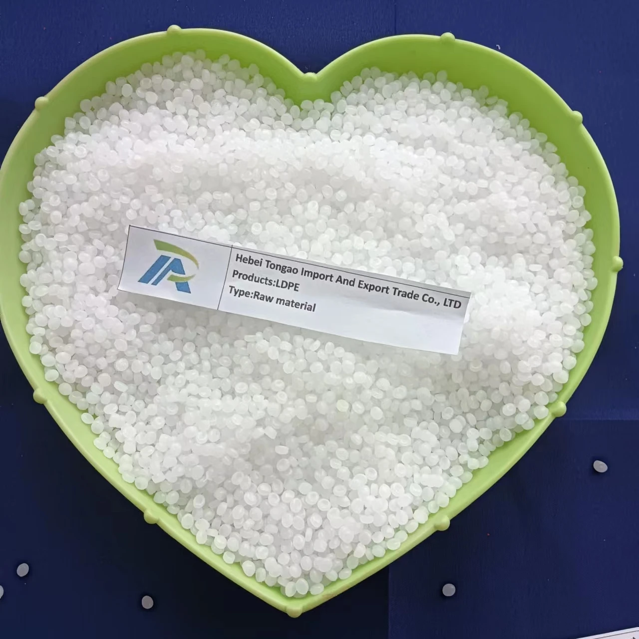 Горячая распродажа дешевая цена пластмассовое сырье белые гранулы ldpe пластиковые для пластмассовых