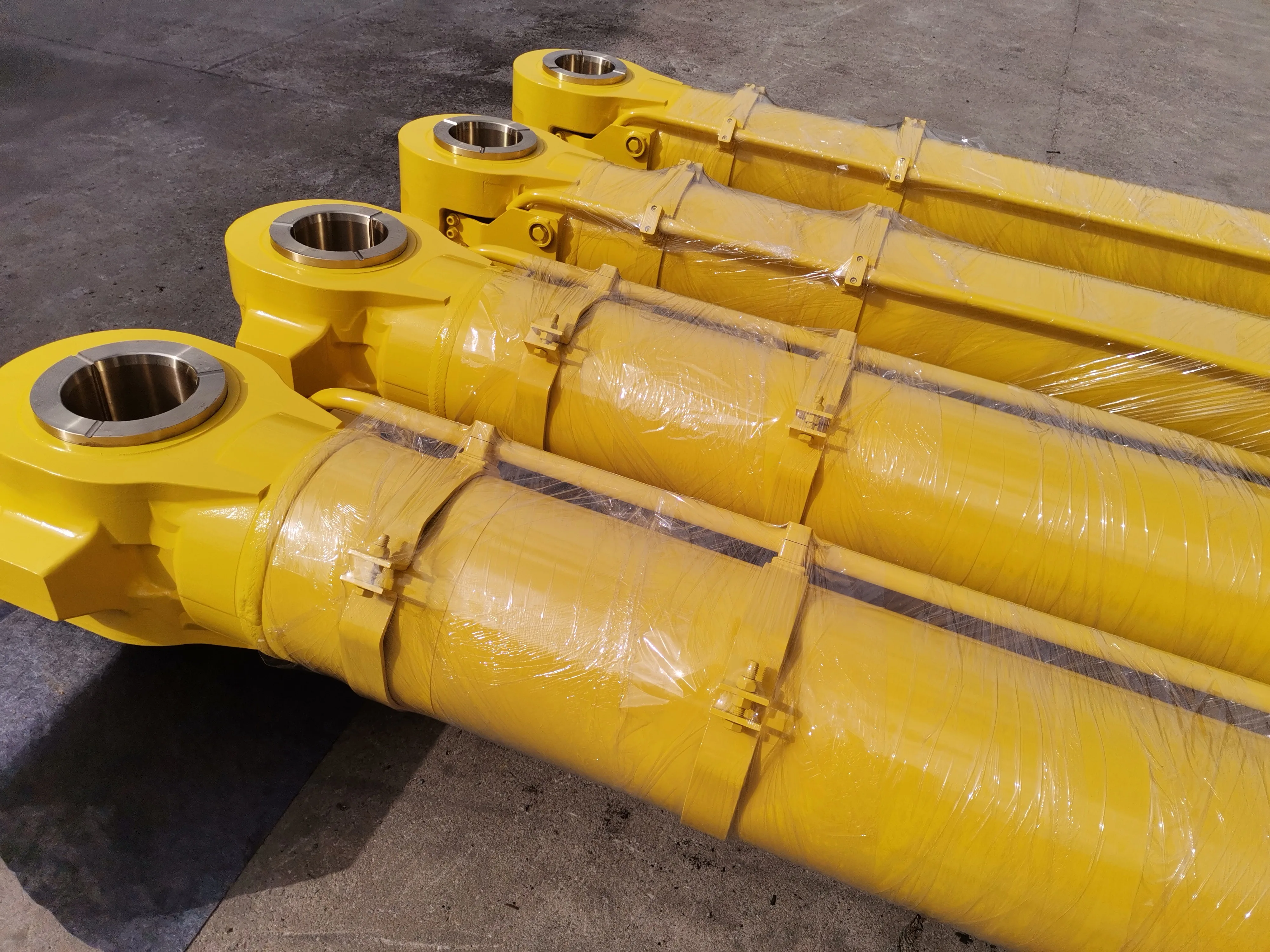 Komatsu PC2000-8 Arm Cylinder