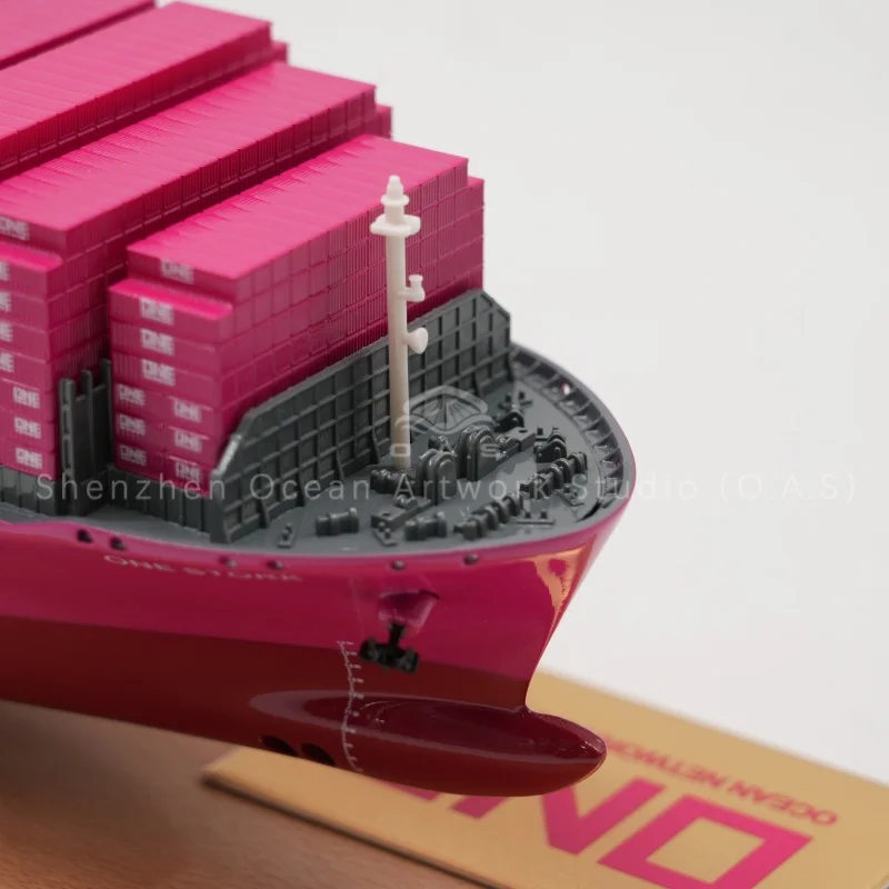 This exquisite container ship model of ONE LINE is custom made with premium alloy material. Highly detailed simulation, ideal ornament for office display, corporate gifts and shipping industry souvenirs, available for wholesale and logo customization.Amber@vesselmodel.com Tel：+86 18038048785
