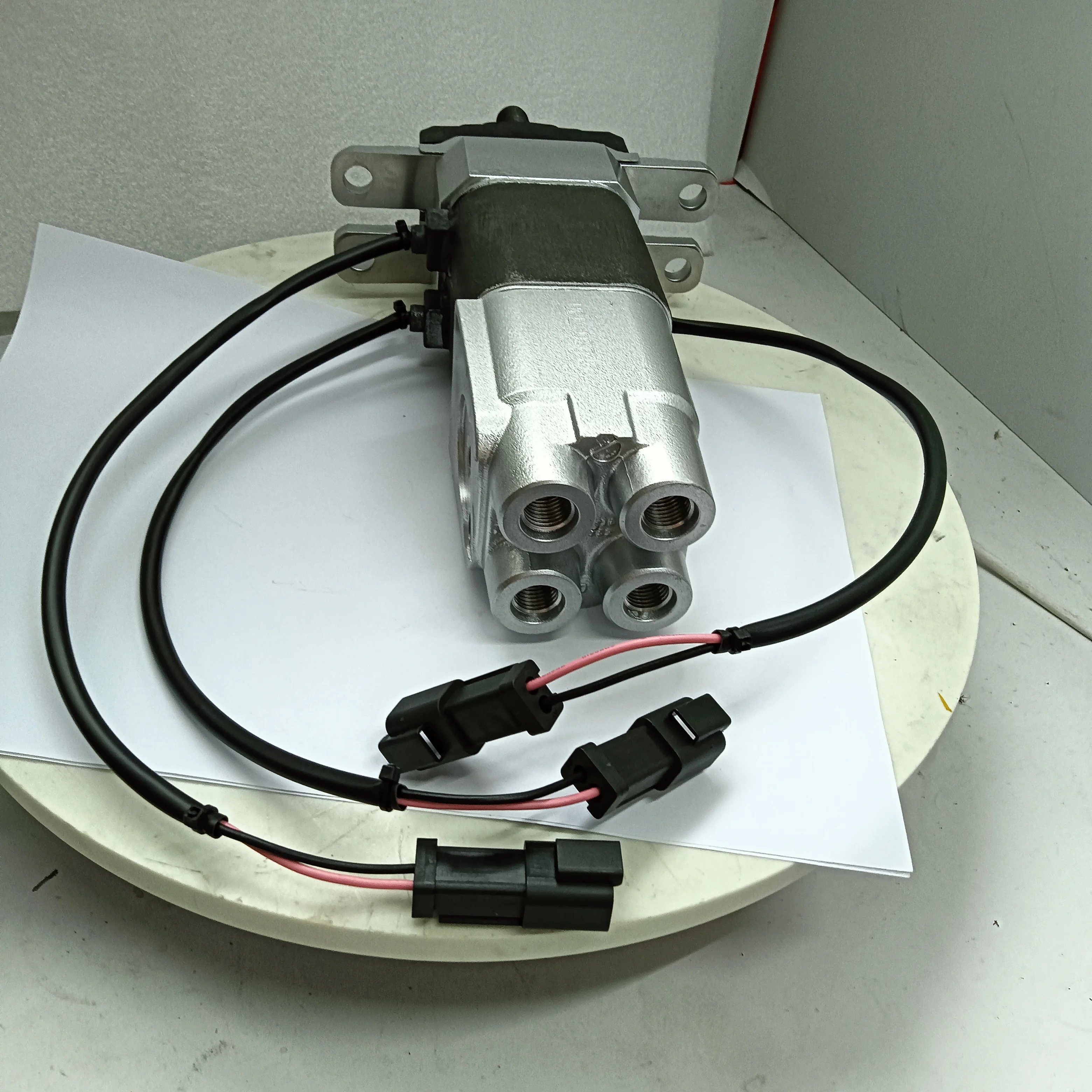 Komatsu 702-16-06130 Pilot Valve for Wheel Loader Parts