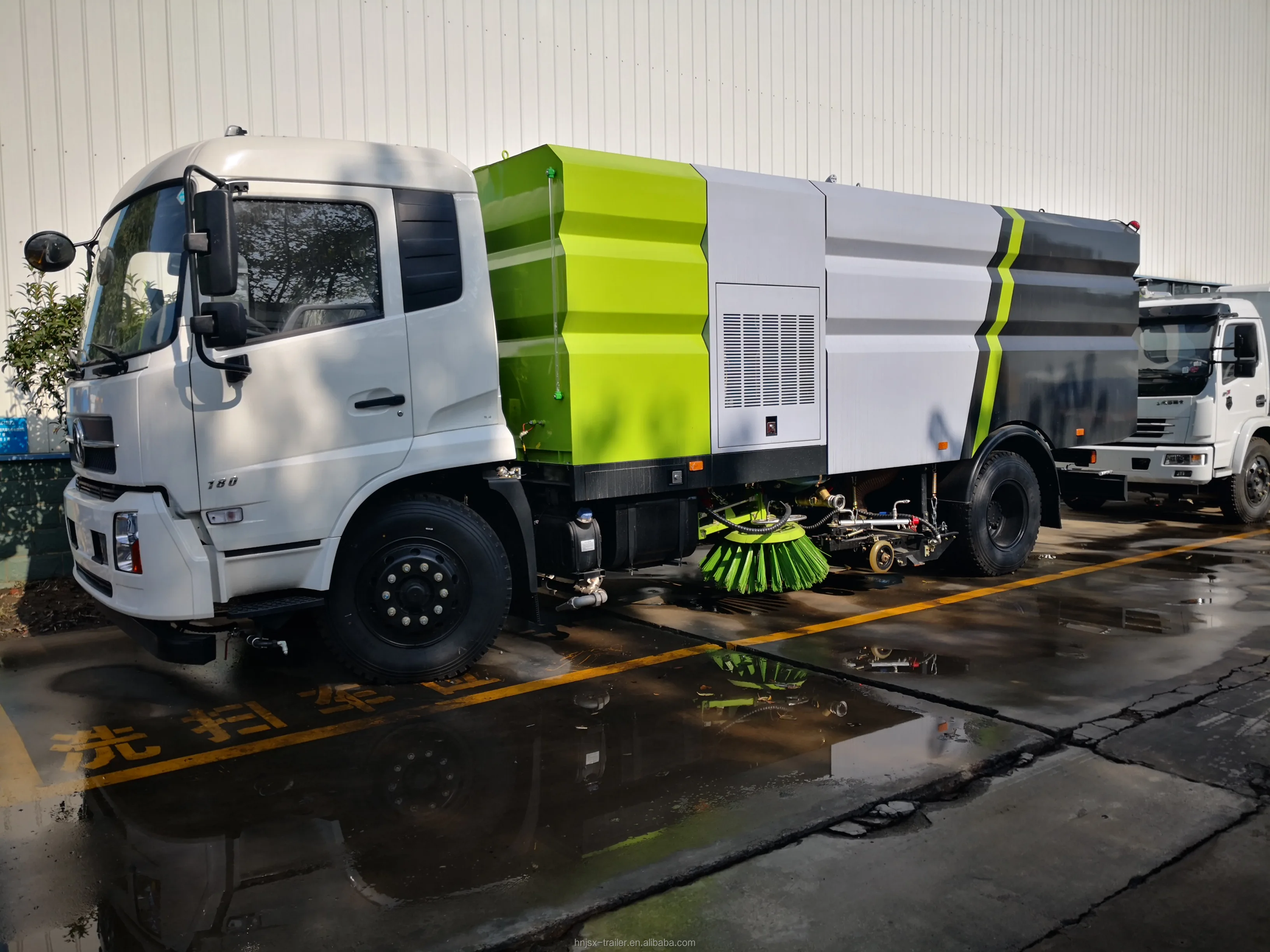 Dongfeng 14000 Liters Vacuum Road Sweeper Cleaning Truck With Water ...