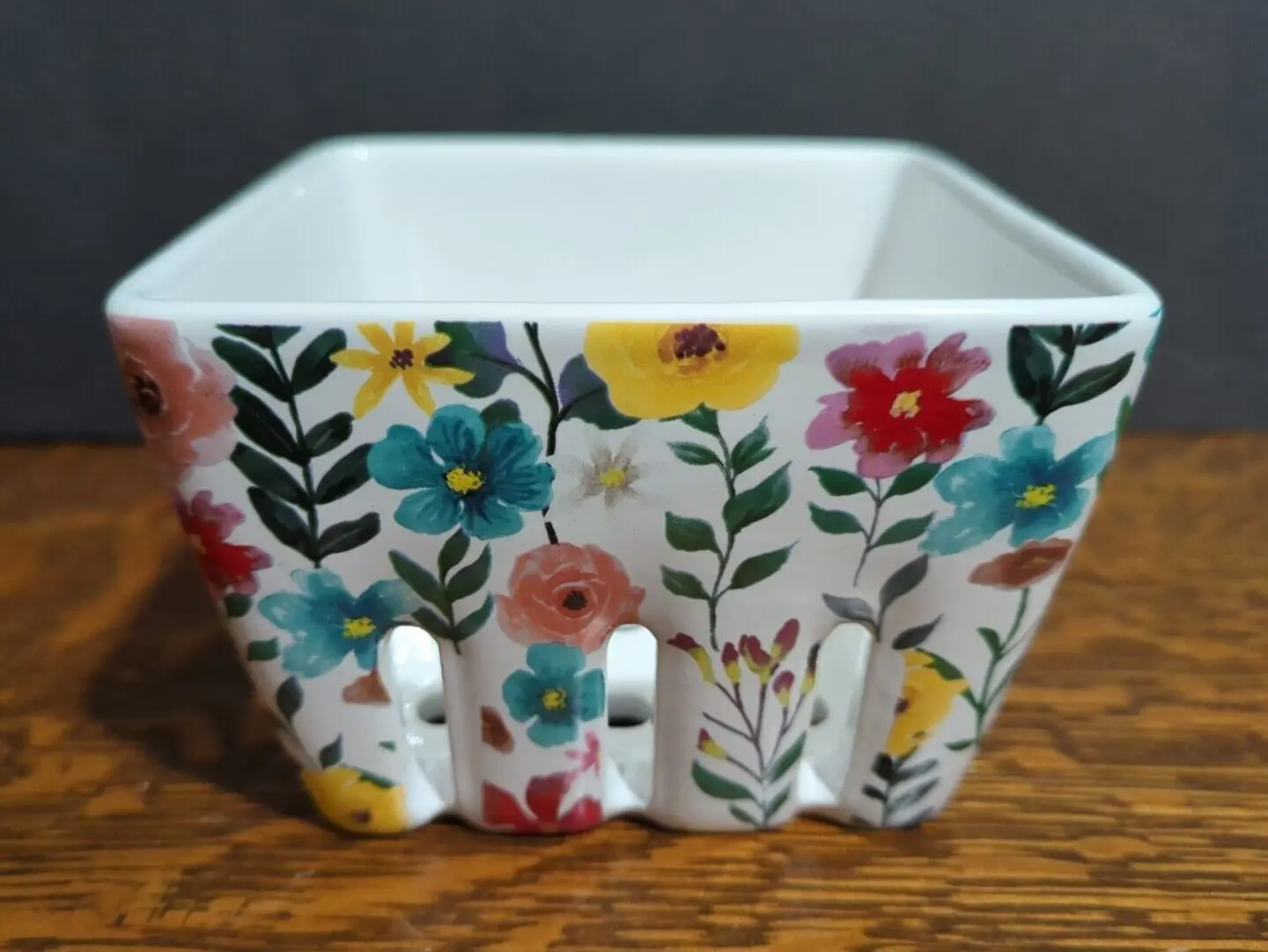 Charming Decorative Floral Ceramic Berry Box Rustic Style Fruit Basket