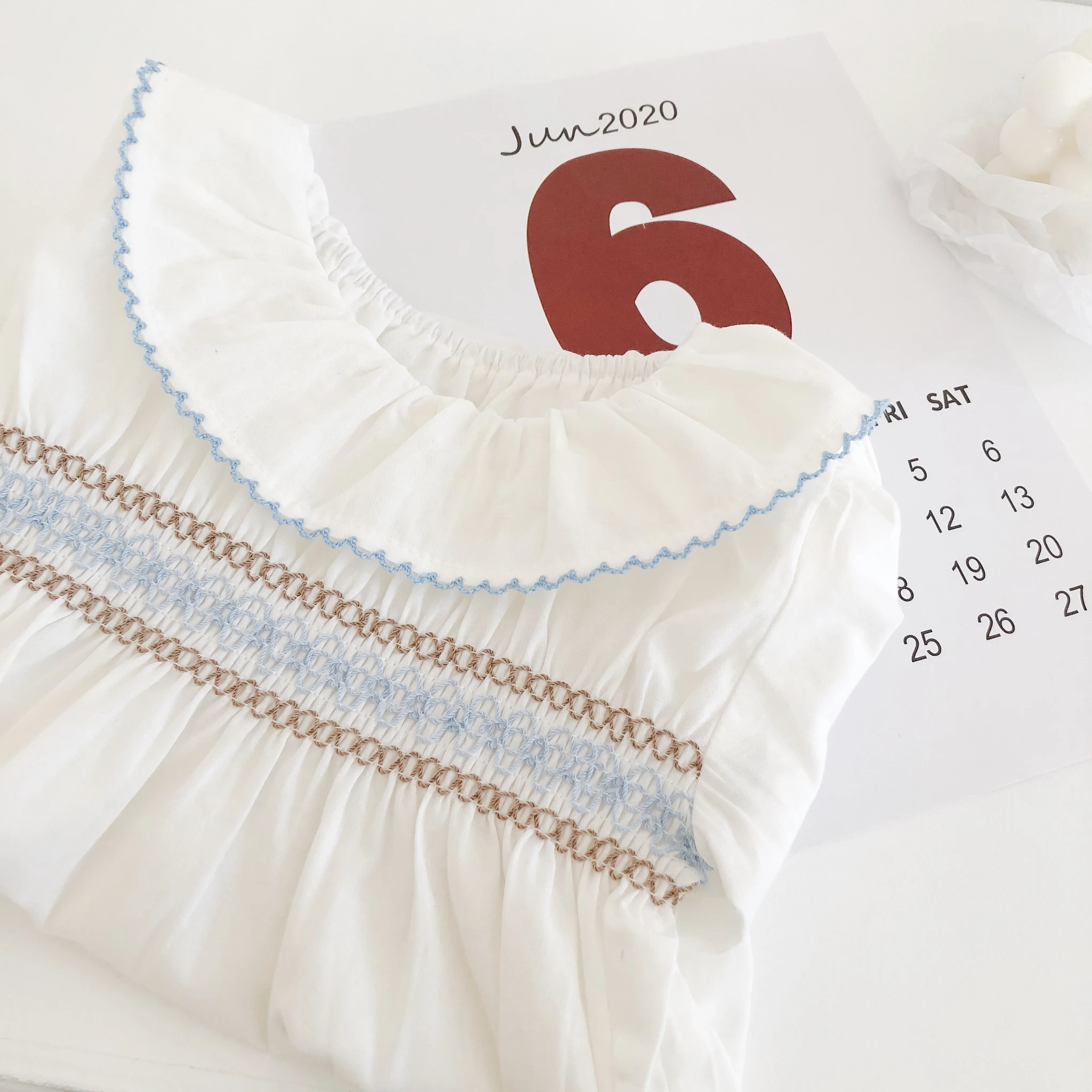 Осенняя одежда для маленьких девочек, одежда в стиле принцессы с воротником в виде листьев лотоса, треугольная одежда с длинными рукавами для скалолазания и шапкой