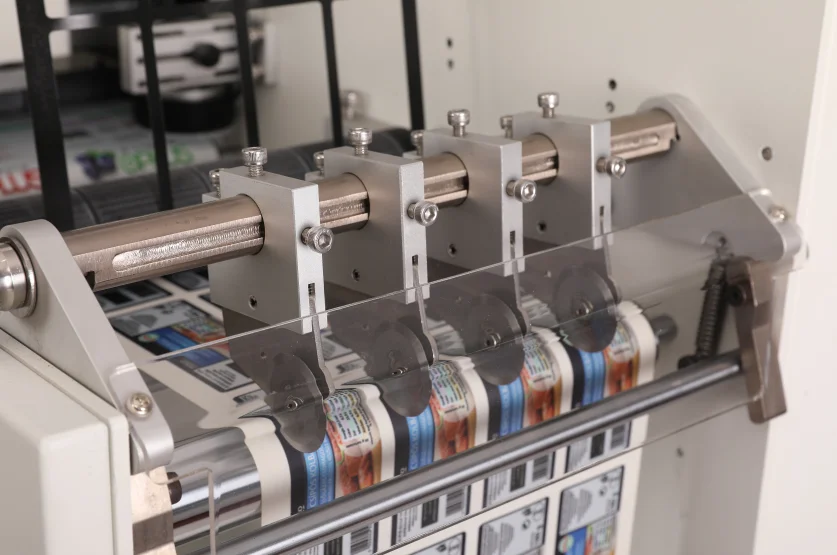 China High Speed Fully Automatic Digital Label Die Cutter Cutting Machine AI Vorey VD3350
