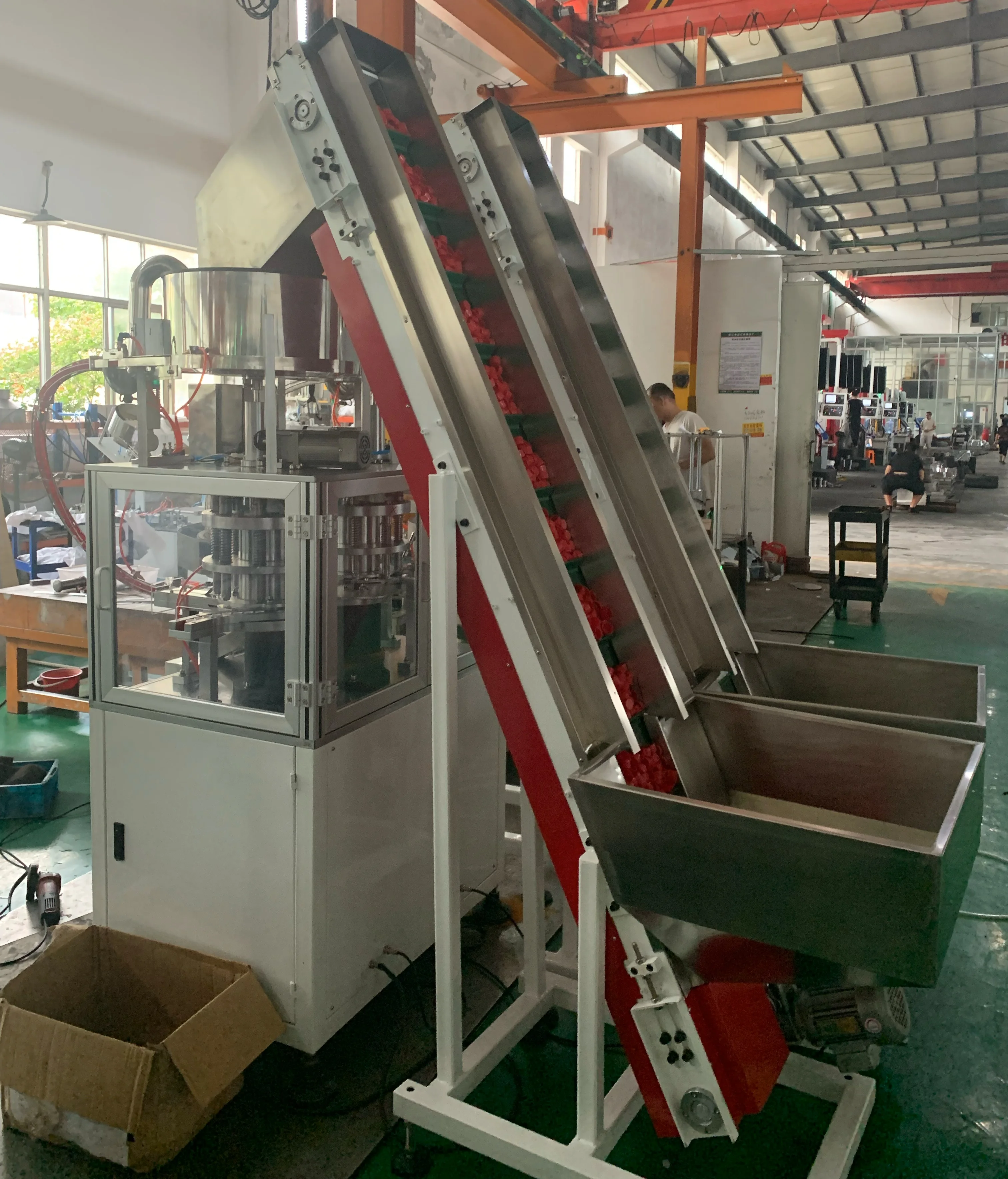 Automatic Put Liner and Safe Ring and Plug Into Cap Capping Assembly Machine Totally Four Parts Assembling