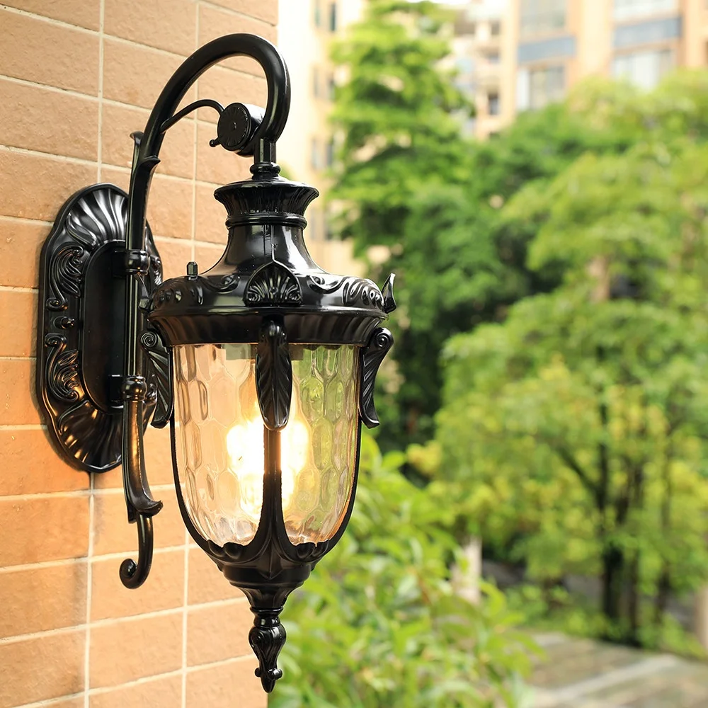 Einfache, aluminiumfarbene, wasserdichte Außenwandlampe im europäischen und amerikanischen Stil für Gartenwege, Villen, Balkone und Außenbereiche