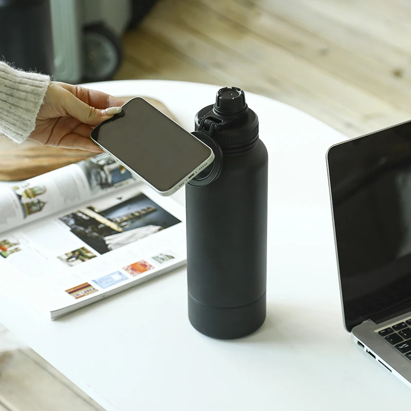 FREE Sample Magnetic Lid Mobile Phone Holder Thermos Flask Insulated Water Bottle with Magnet Phone Mount Stand FREE Sample Magnetic Lid Mobile Phone Holder Thermos Flask Insulated Water Bottle with Magnet Phone Mount Stand