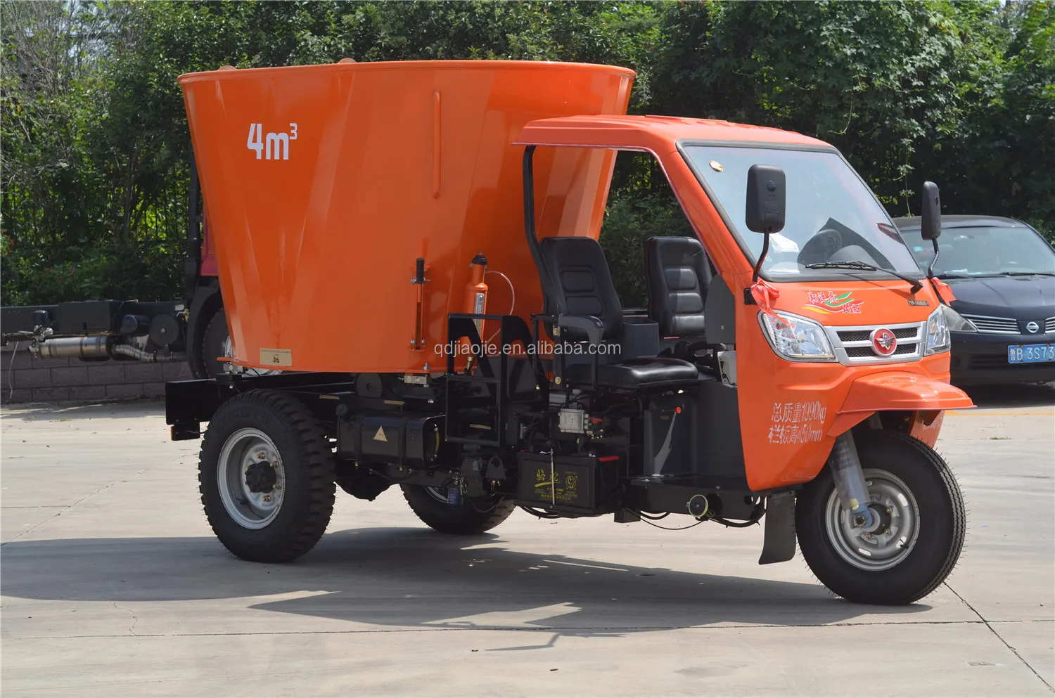 Mini TMR Feed Mixer Tricycle with Weighing System Animal Feeders for Livestock Farm Usage