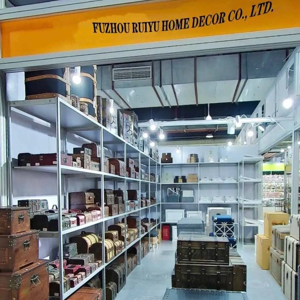 Pretty Small Wooden Lockable Vintage Home Decoration Box