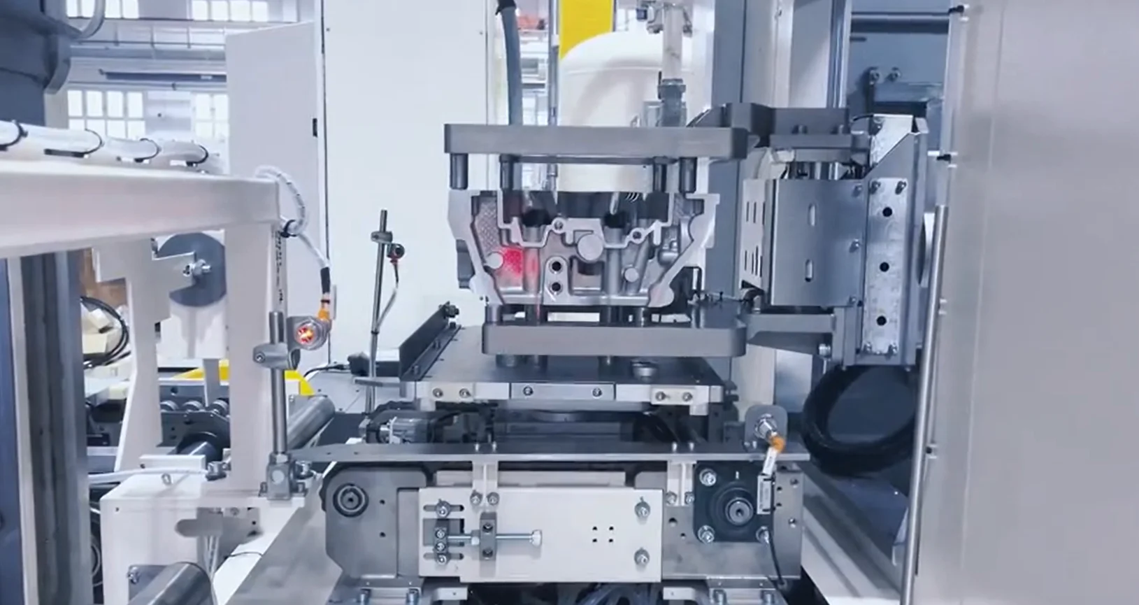 Cylinder Head Robotic Flexible Industrial Electric Cleaning Machine Shimada Big Bird CH supplier