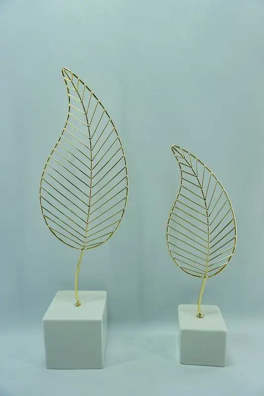 Metal Leaf Sculpture on Stand A Symbol of Peace and Harmony for Room Decoration Handcrafted Art Sculpture for Living Room T