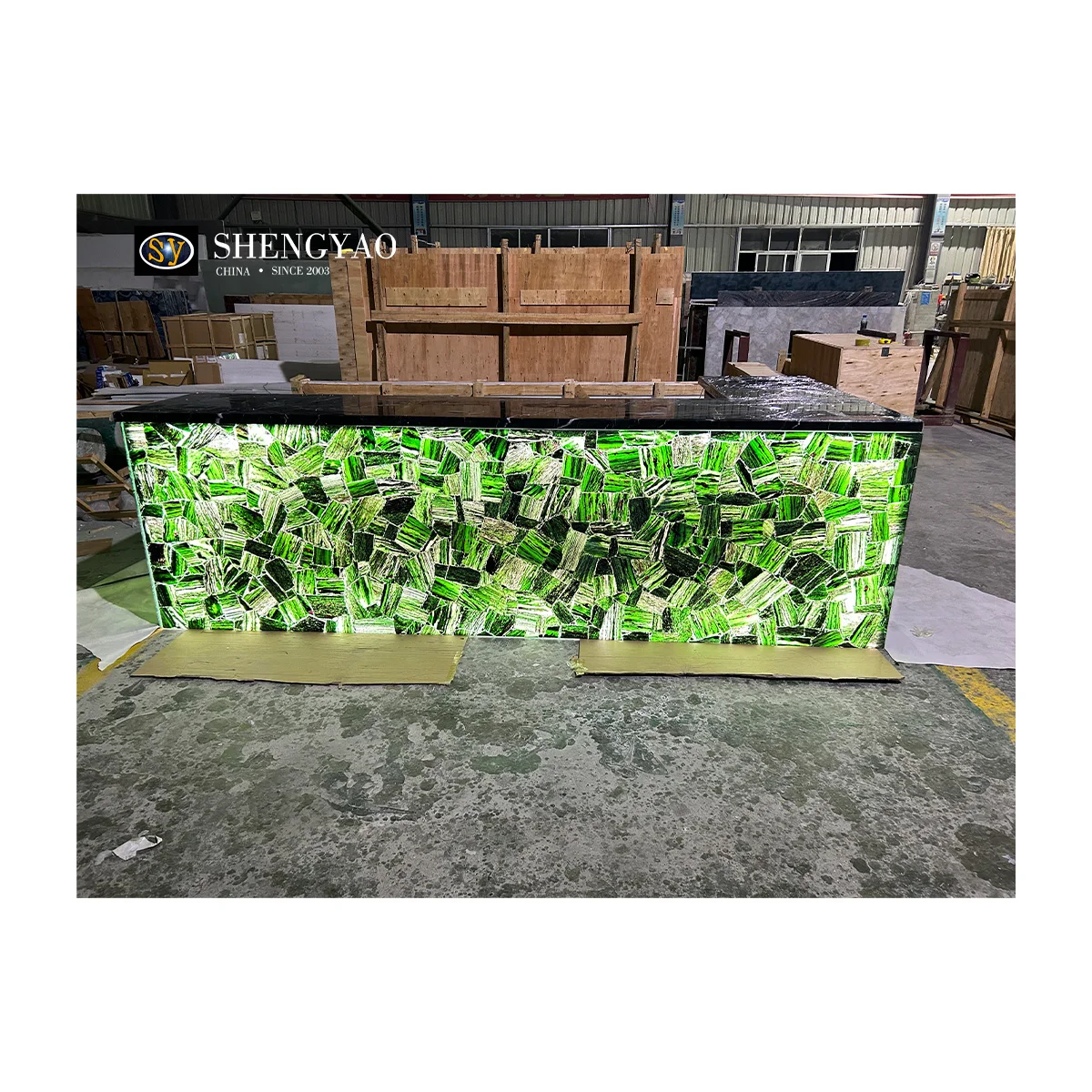 Translucent Commercial Reception Counter Backlit Green Emerald Crystal Quartz Stone Bar Nightclub Hotel Bar Countertop