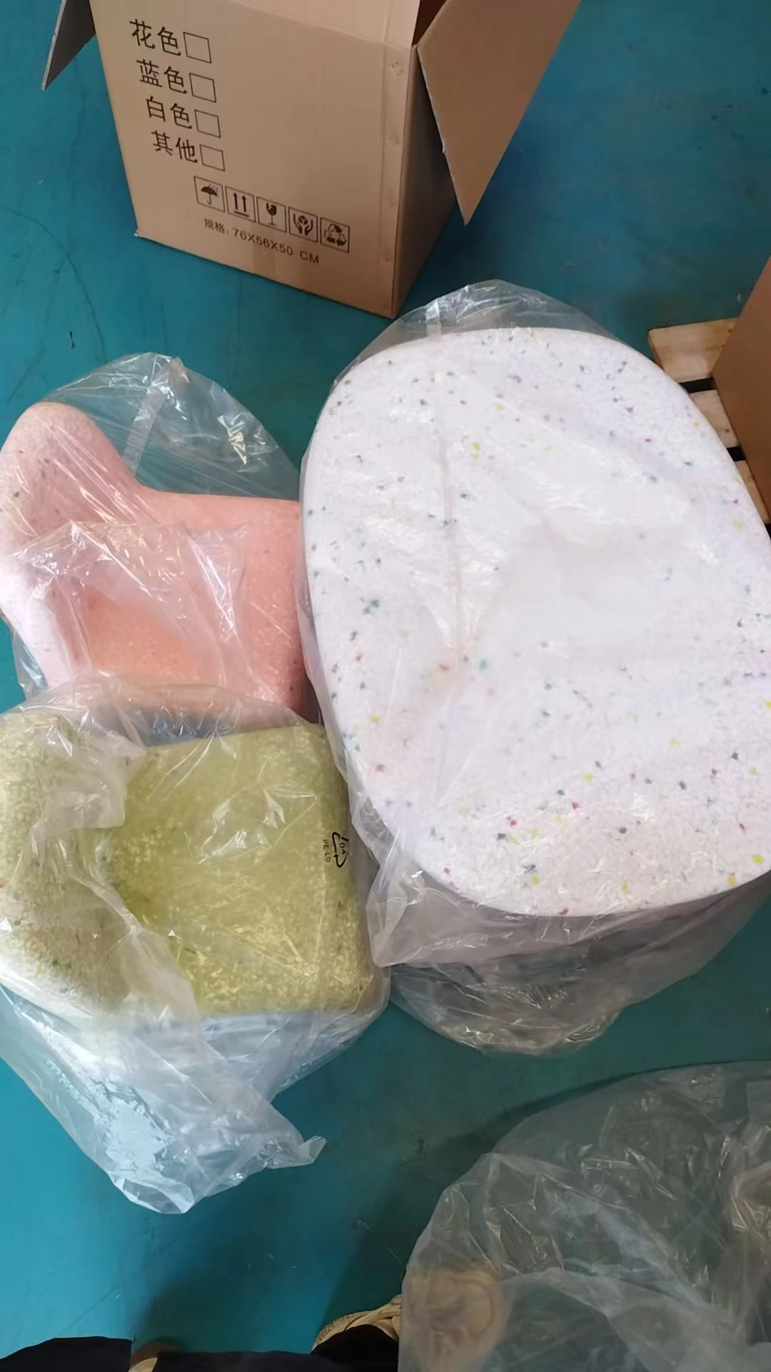 Hanyee Factory Stock Nordic Style Kid's Confetti Table and Chair Set Wholesale Price Plastic Lovely Kids Table and Charlie Chair