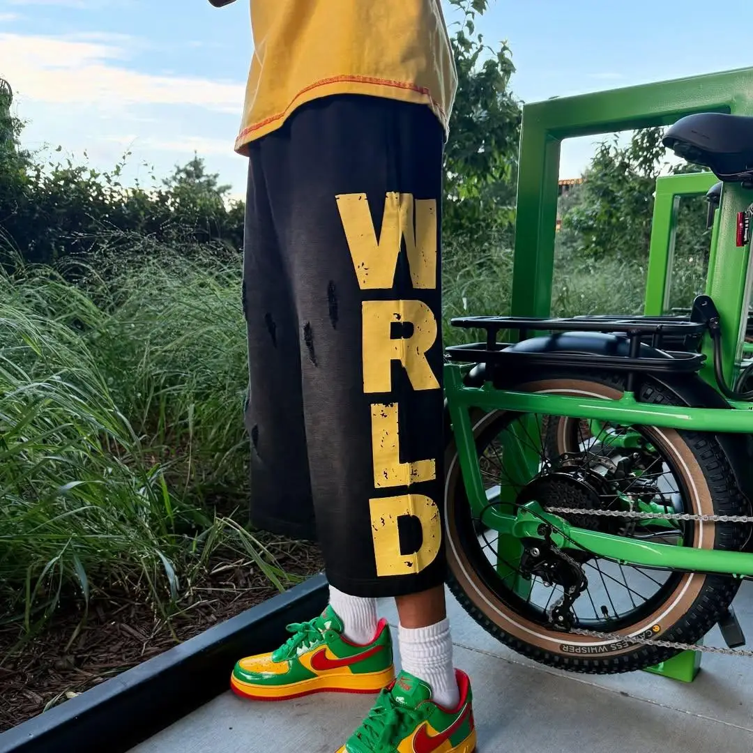Přizpůsobitelné pánské streetwearové ošlapané 7-ky sportovní kalhoty, roztrhané + velký tisk písmen, uliční styl, přizpůsobitelné