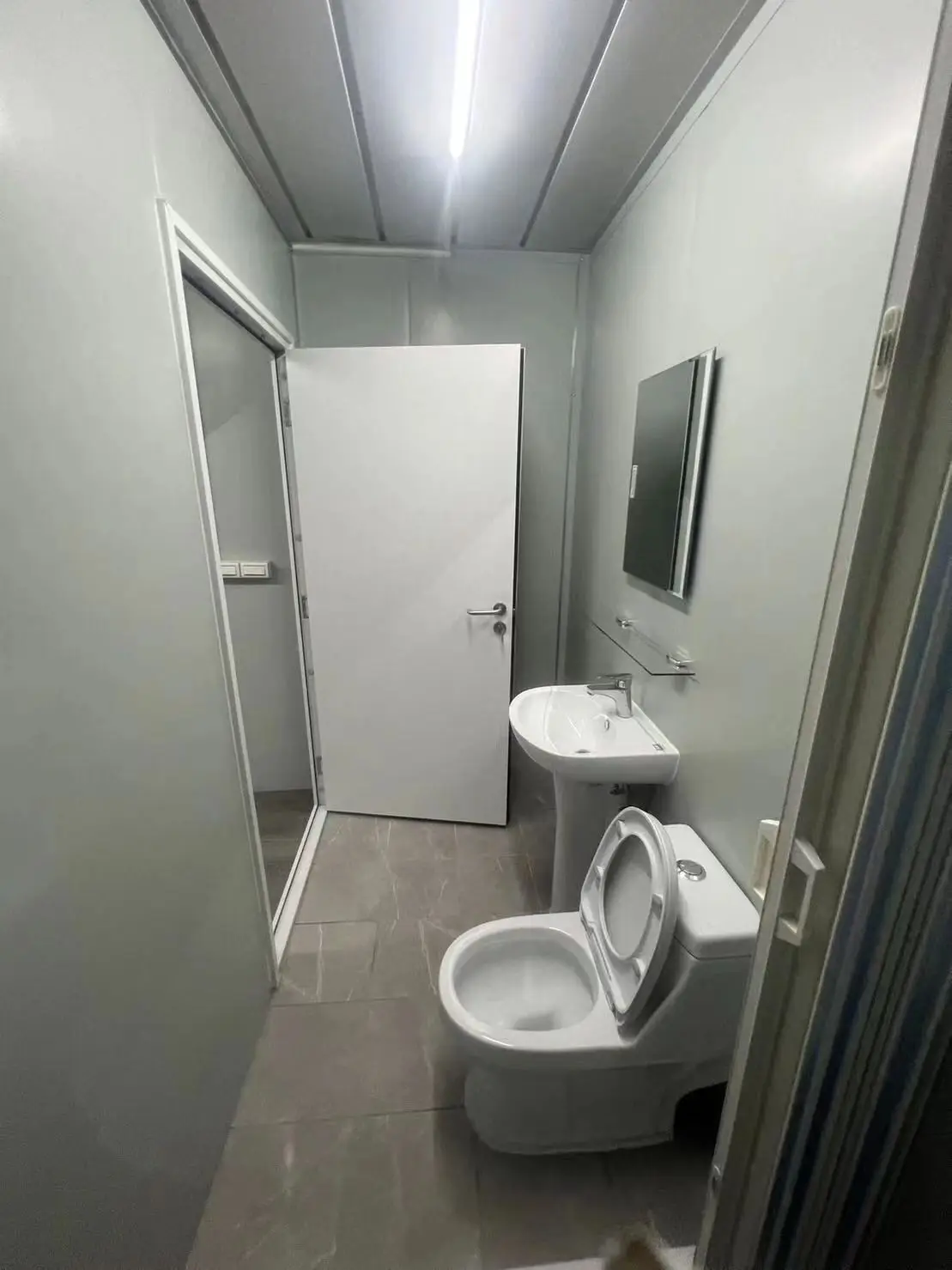 20 40 Foot Detachable Prefabricated Office Container Homes Movable Prefab Container Flat Pack House with Easy Installation