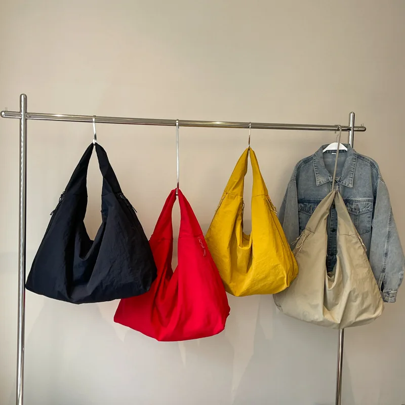 Unisex Extra Large Capacity Solid Color Nylon Shoulder Bag Custom Candy Colors Fashionable Zipper Closure Moon Bag for Ladies