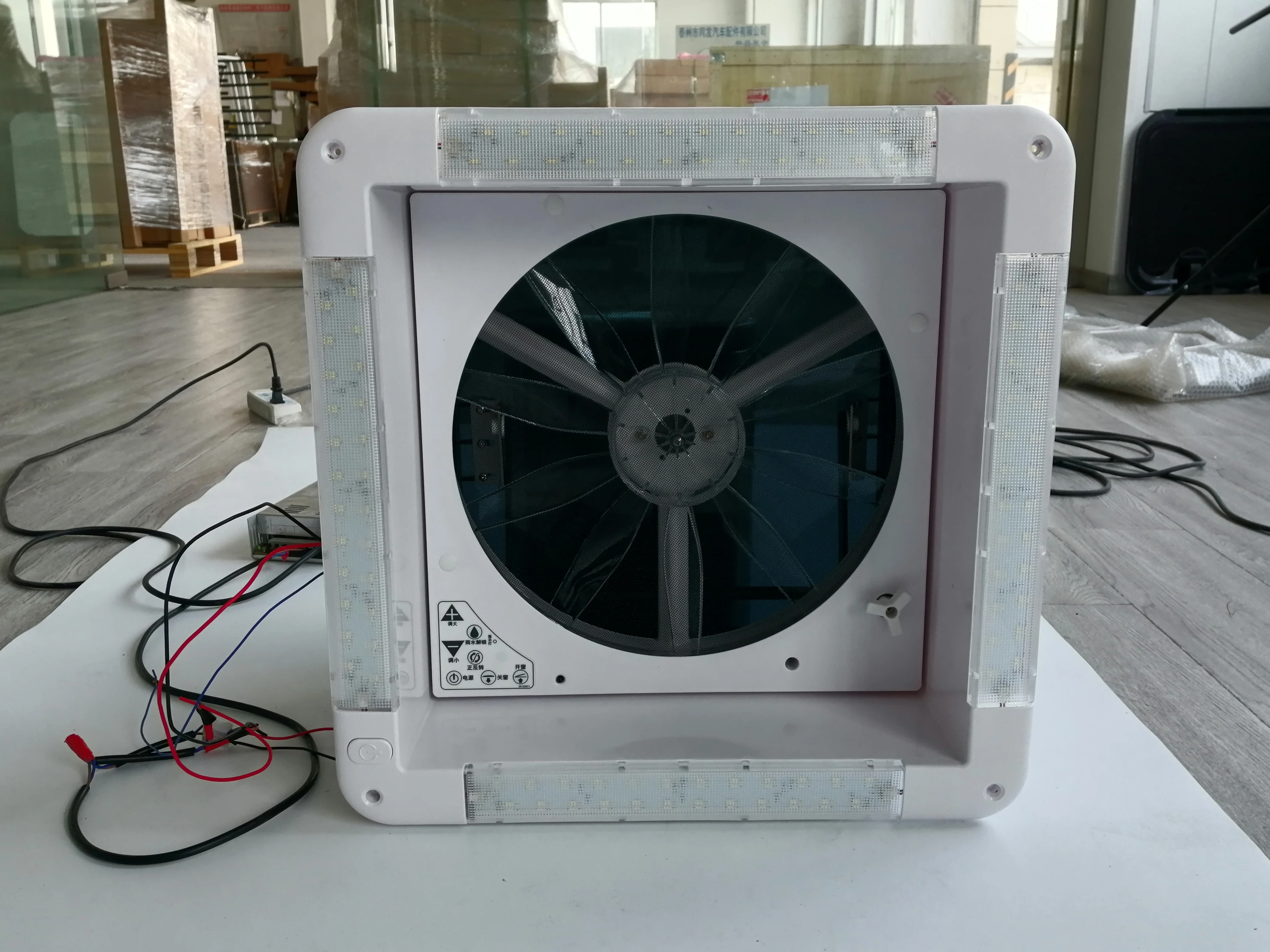 RV Controllo Manuale Accessori Per Caravan Tetto Camper Prese D'aria Ventilatore 12V Con LED Camper Finestra Veicolo Ricreativo 360x360x122mm - Foto 13