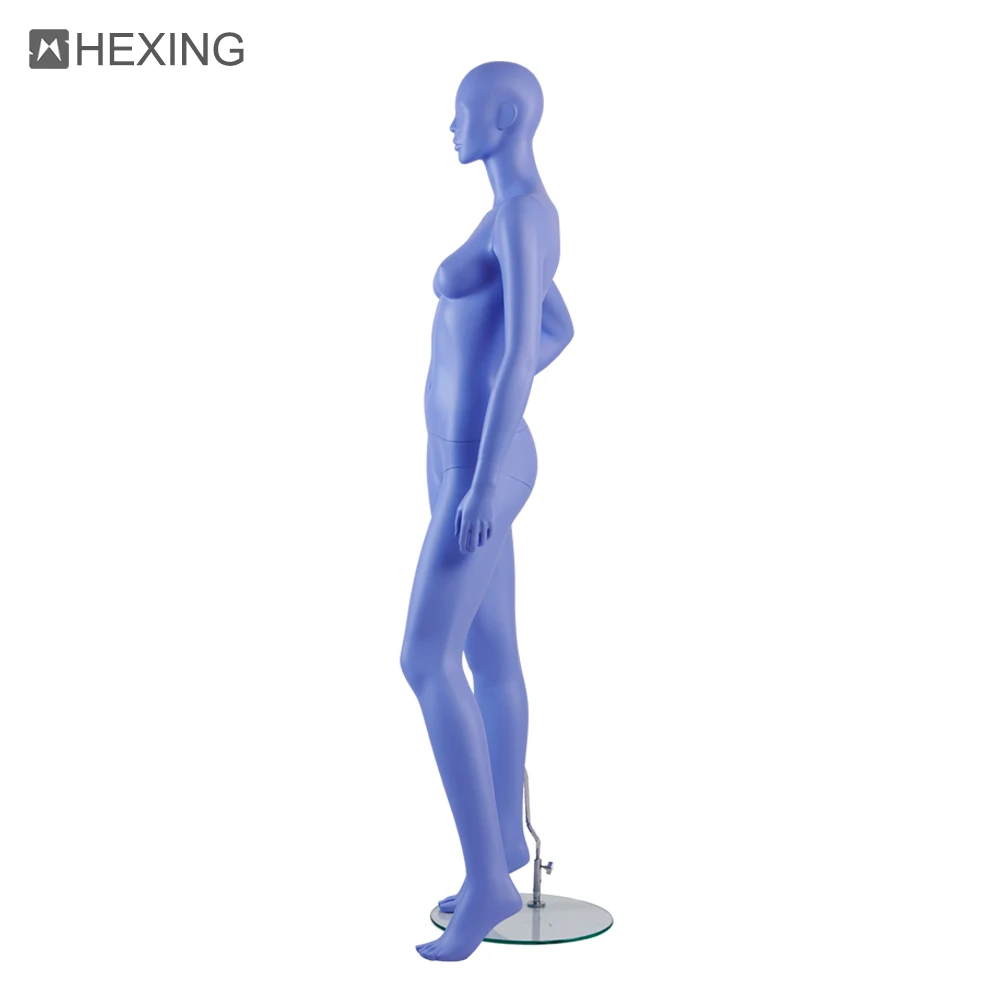 Модный реалистичный женский манекен в натуральную