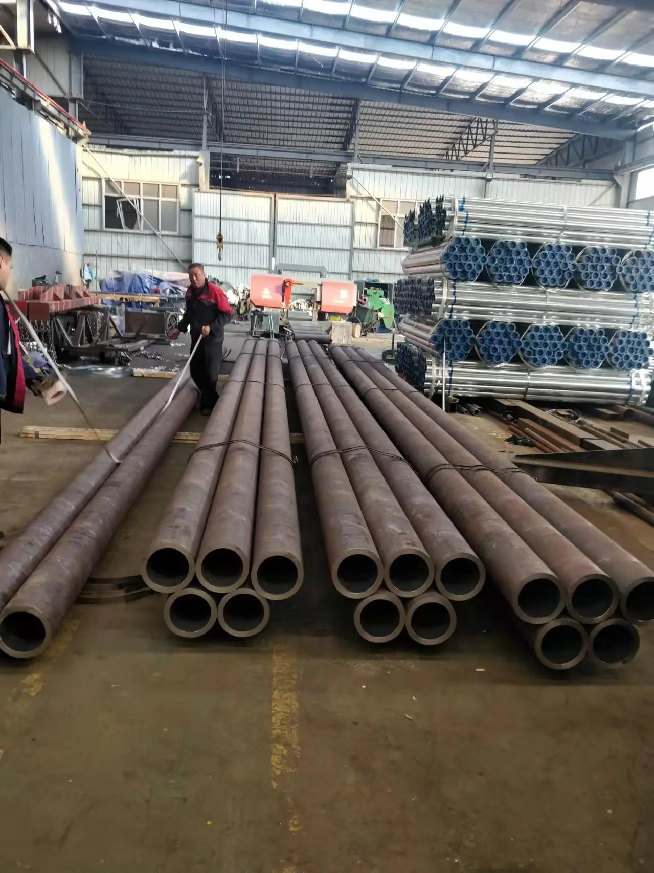 Tubo estructural sin costura de alta calidad AISI1045 4130 4140, tubo redondo de acero sin costura para calderas de edificios.