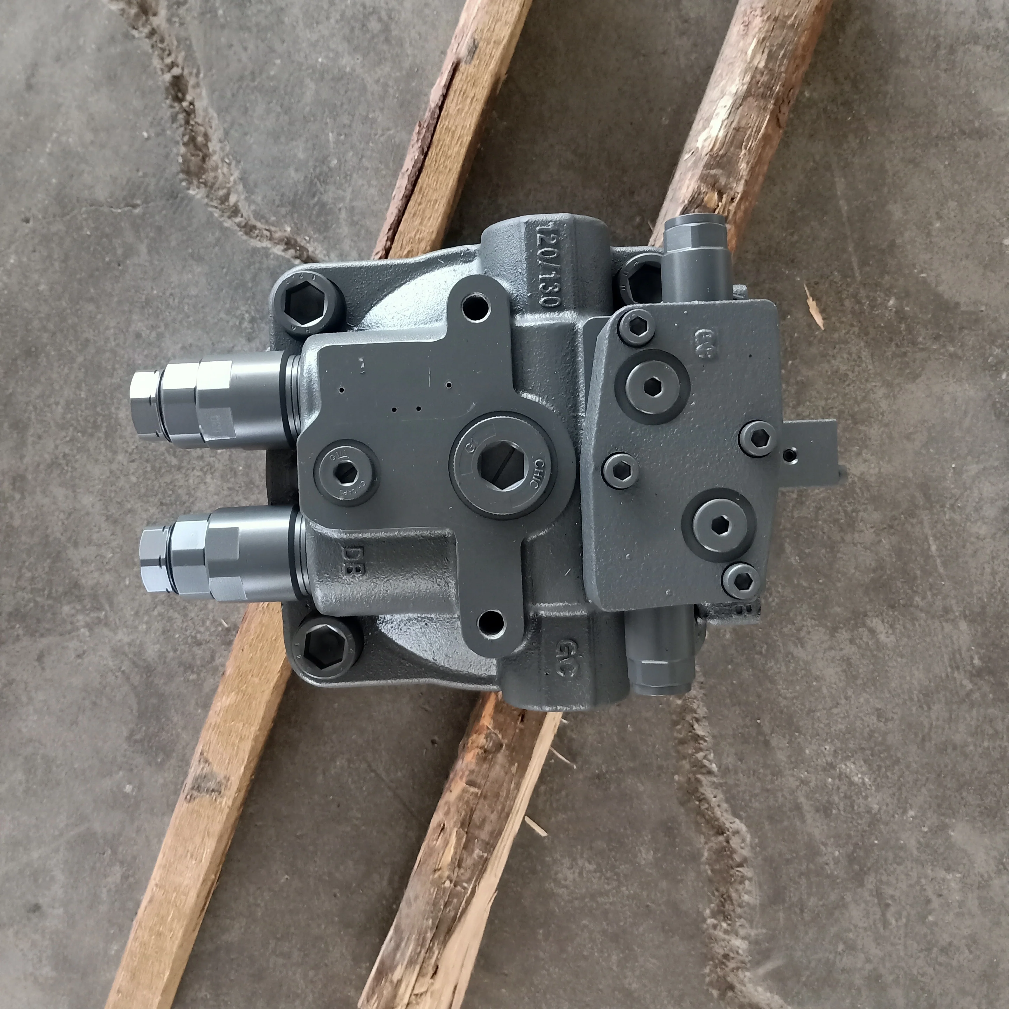 VOE14521451 M2X120B-CHB 10A-63/270 EC210B Swing Motor - 3