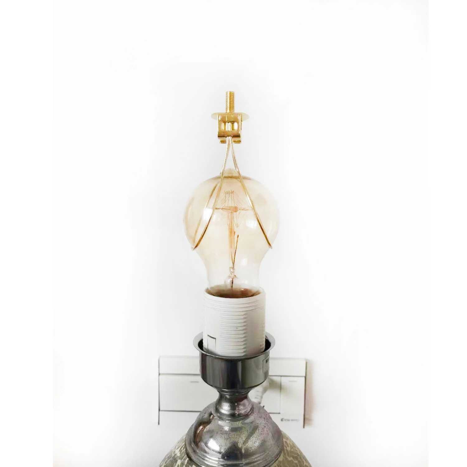 Адаптер с зажимом для лампы, держатель для лампы с зажимом включает в себя финиальные и абажурные уровни, чтобы держать лампу на месте