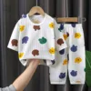 plein de vêtements colorés à tête d'ours