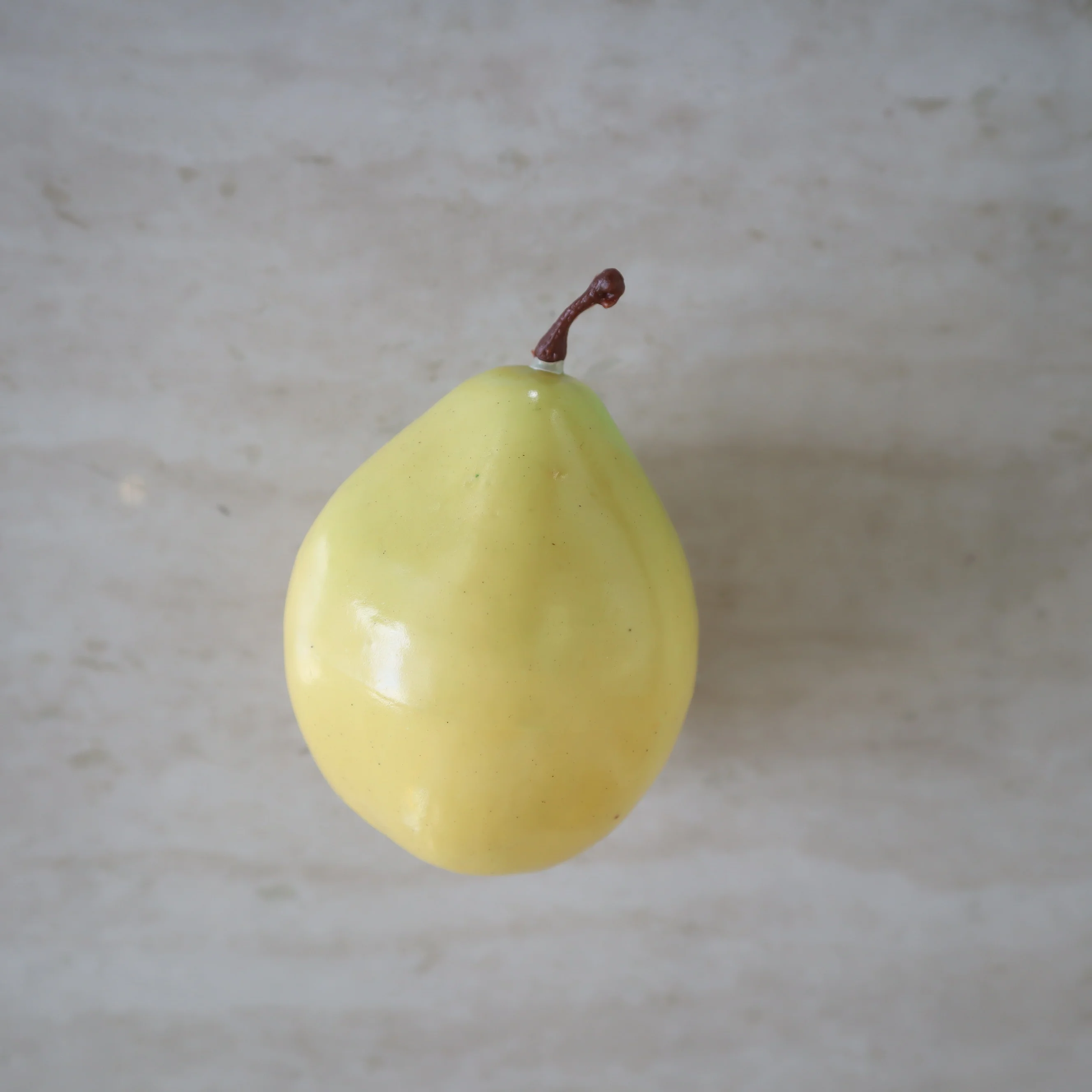 L06 Lifelike Plastic Pitaya Pear Realistic Fruits Vegetables Decor Simulated Artificial Fruits for Table Cabinet Display